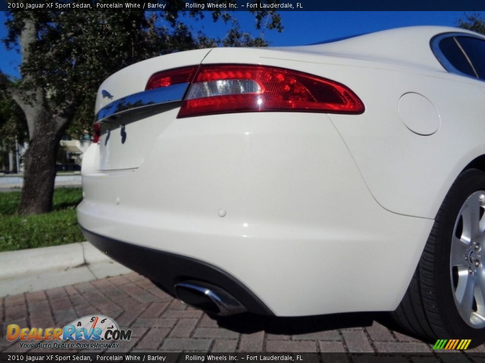 2010 Jaguar XF Sport Sedan Porcelain White / Barley Photo #28