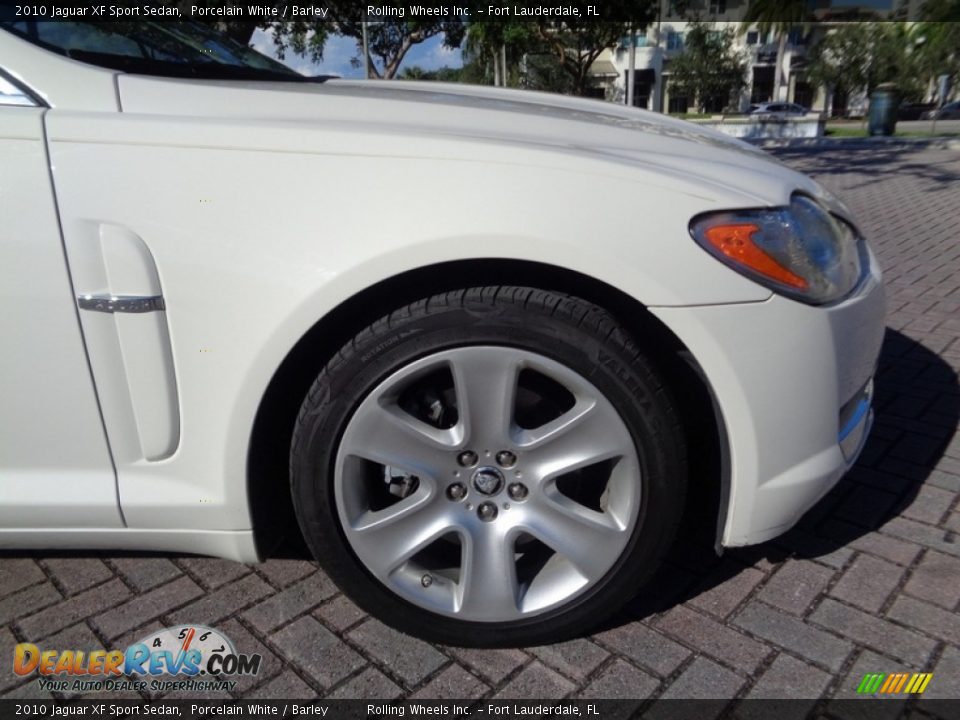 2010 Jaguar XF Sport Sedan Porcelain White / Barley Photo #32