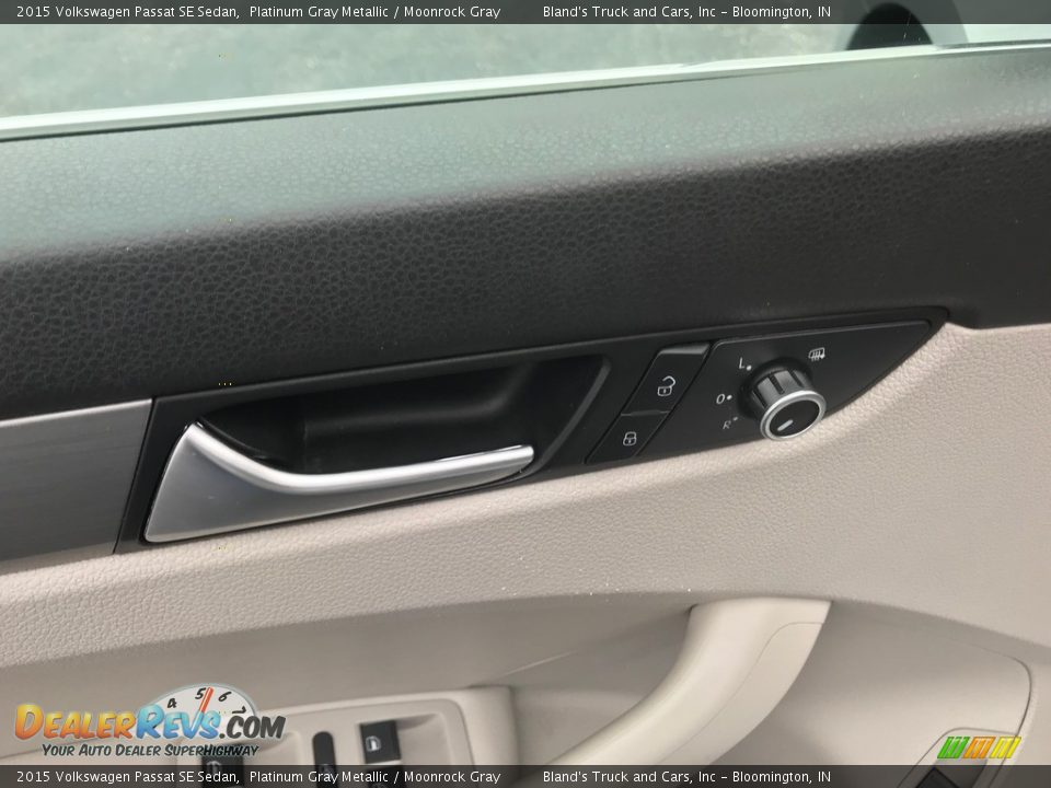 Door Panel of 2015 Volkswagen Passat SE Sedan Photo #12