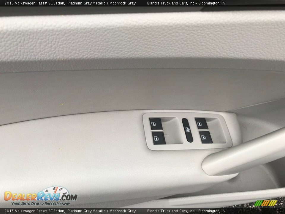 Door Panel of 2015 Volkswagen Passat SE Sedan Photo #13