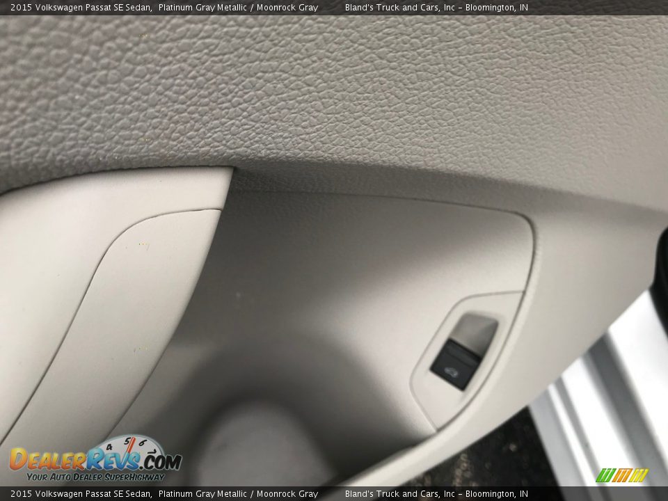 Door Panel of 2015 Volkswagen Passat SE Sedan Photo #14
