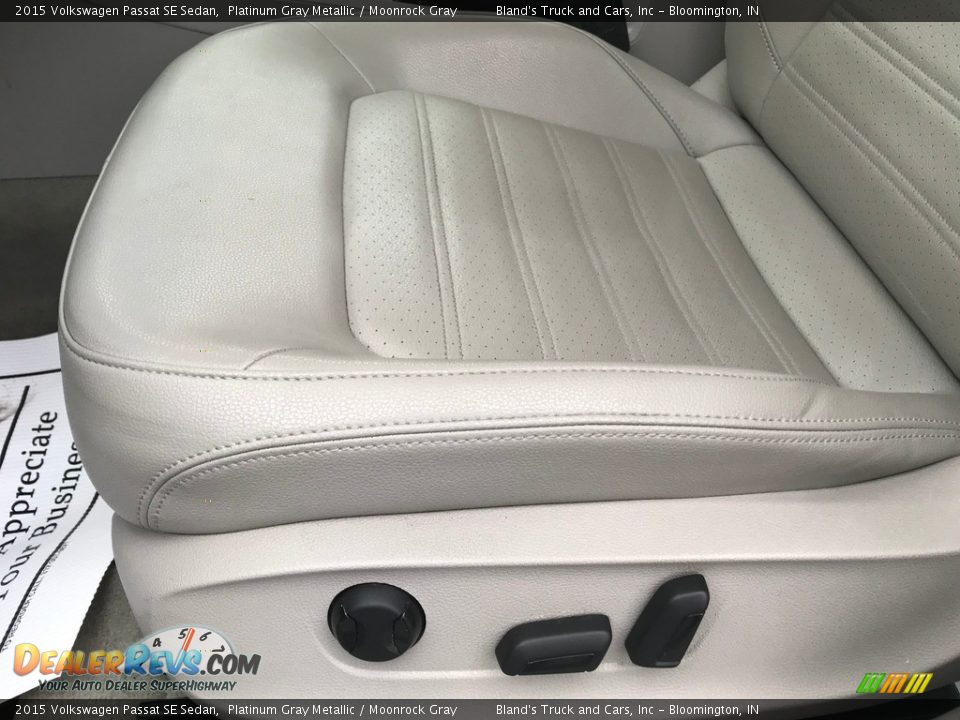 Front Seat of 2015 Volkswagen Passat SE Sedan Photo #15