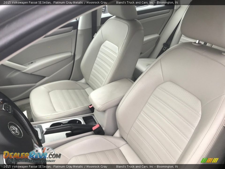 Front Seat of 2015 Volkswagen Passat SE Sedan Photo #16
