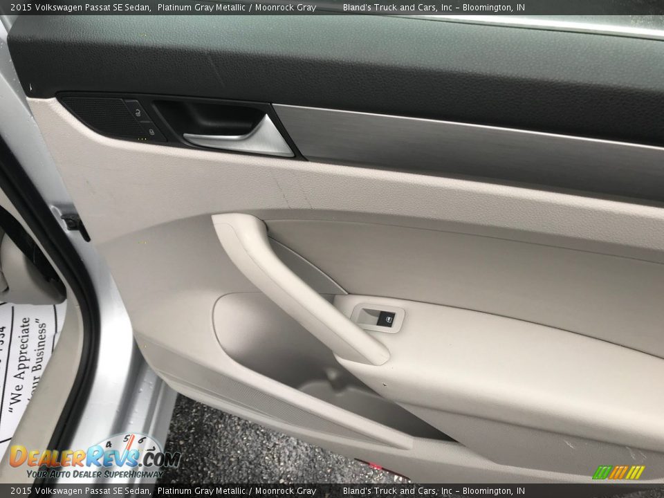 Door Panel of 2015 Volkswagen Passat SE Sedan Photo #36