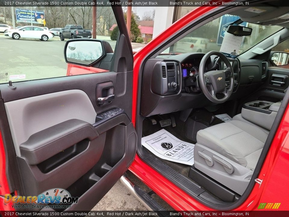 2017 Chevrolet Silverado 1500 Custom Double Cab 4x4 Red Hot / Dark Ash/Jet Black Photo #4