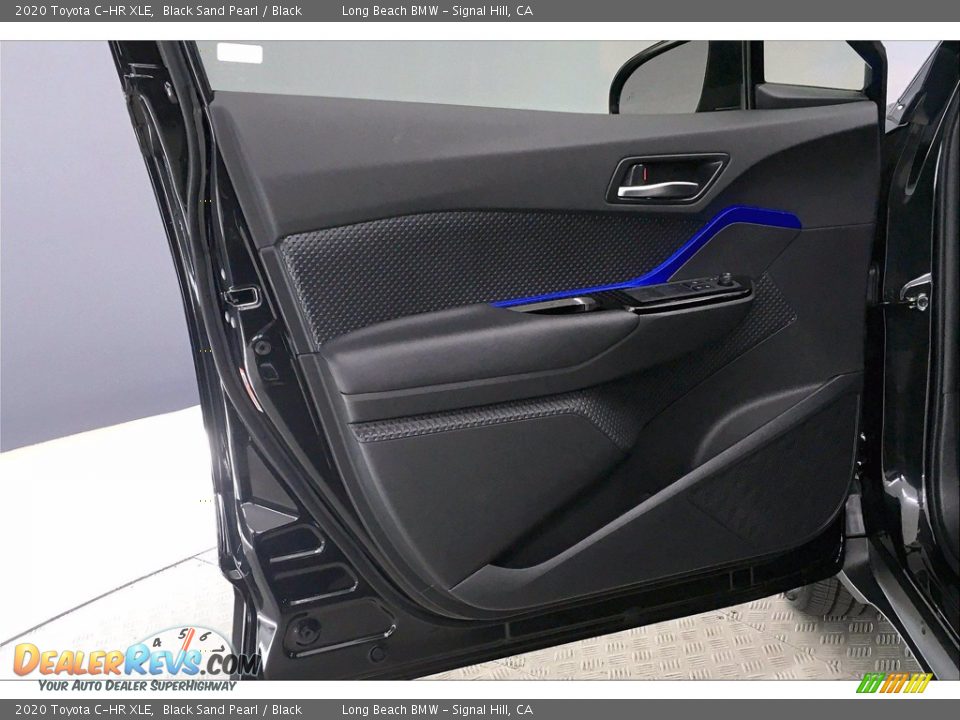 Door Panel of 2020 Toyota C-HR XLE Photo #23