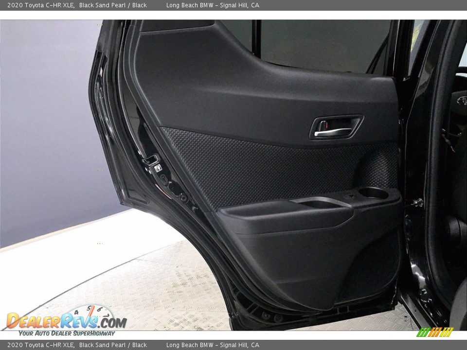 Door Panel of 2020 Toyota C-HR XLE Photo #25