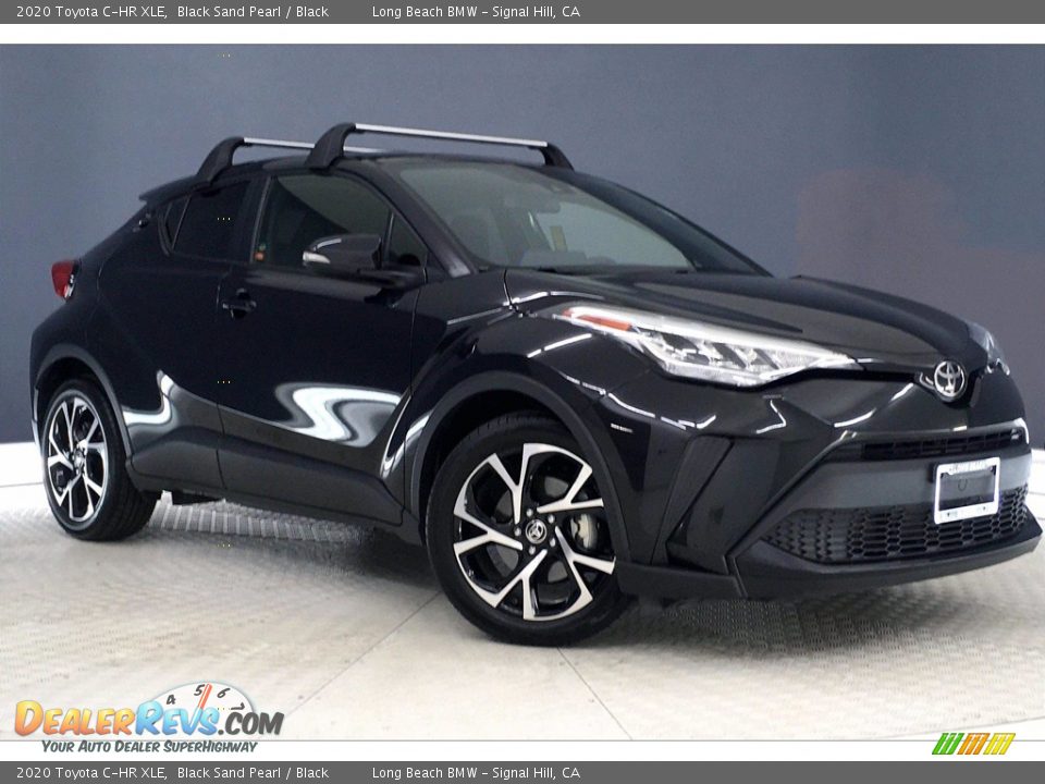 Front 3/4 View of 2020 Toyota C-HR XLE Photo #36