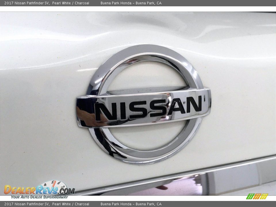 2017 Nissan Pathfinder SV Pearl White / Charcoal Photo #32