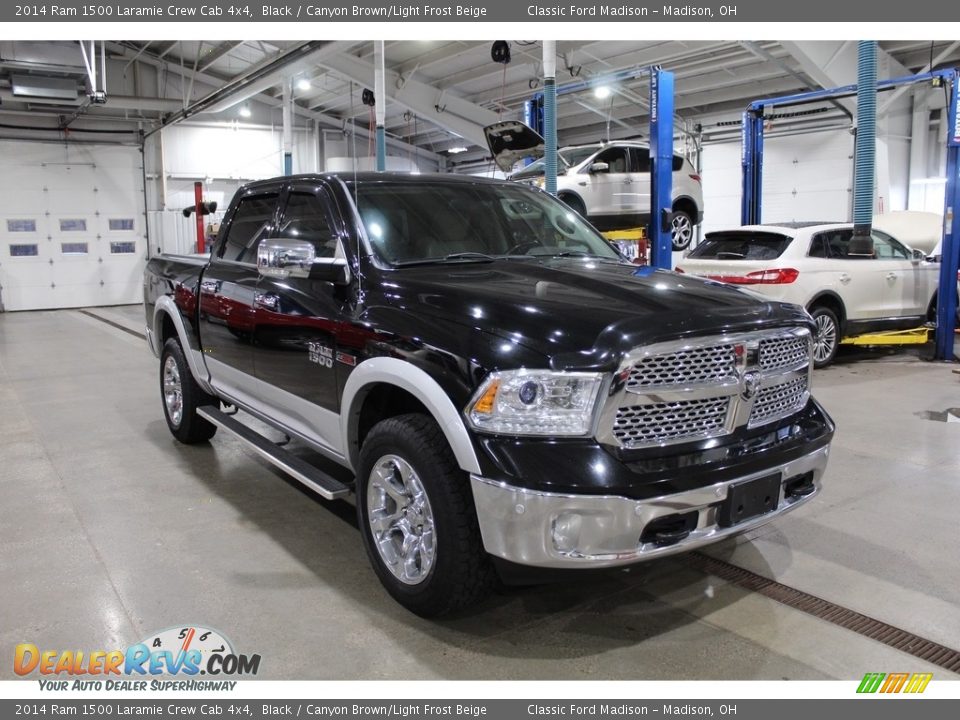 Front 3/4 View of 2014 Ram 1500 Laramie Crew Cab 4x4 Photo #3