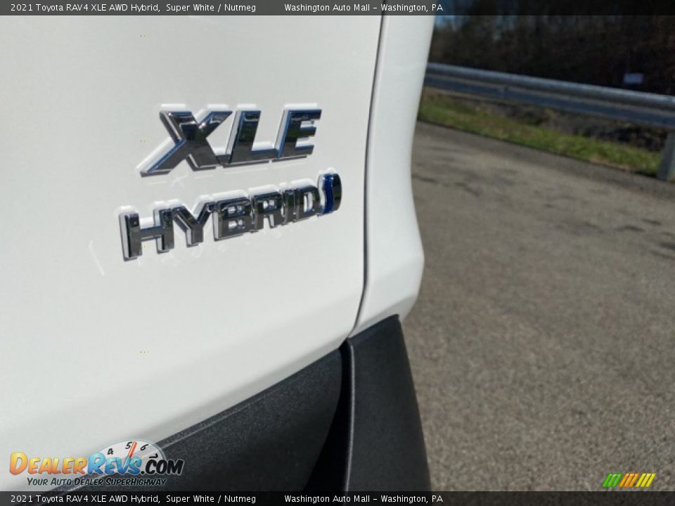 2021 Toyota RAV4 XLE AWD Hybrid Super White / Nutmeg Photo #17