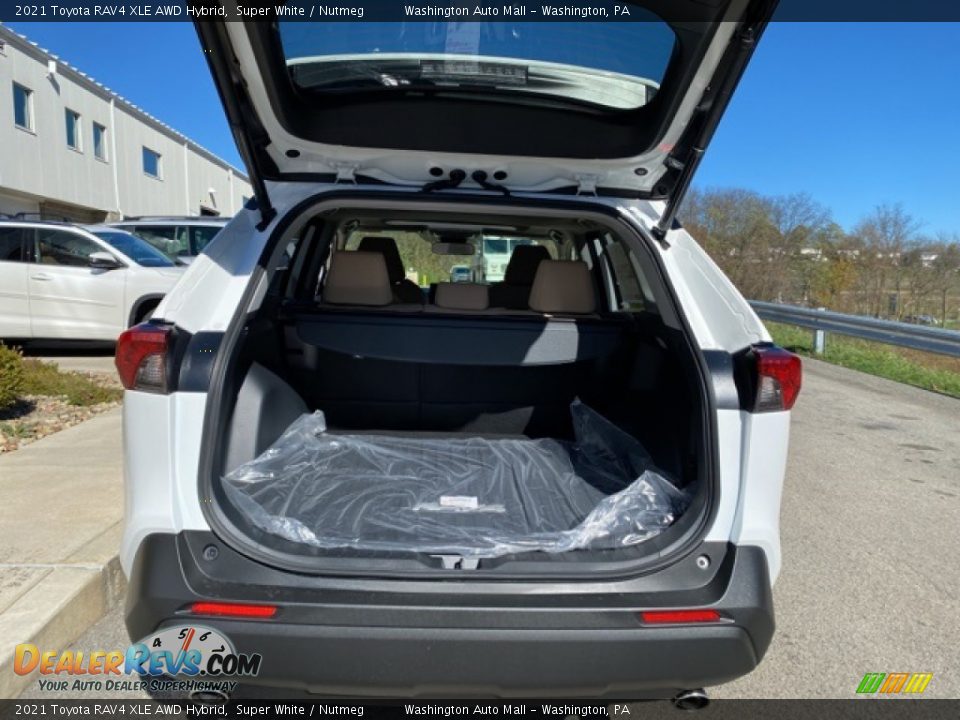 2021 Toyota RAV4 XLE AWD Hybrid Super White / Nutmeg Photo #30