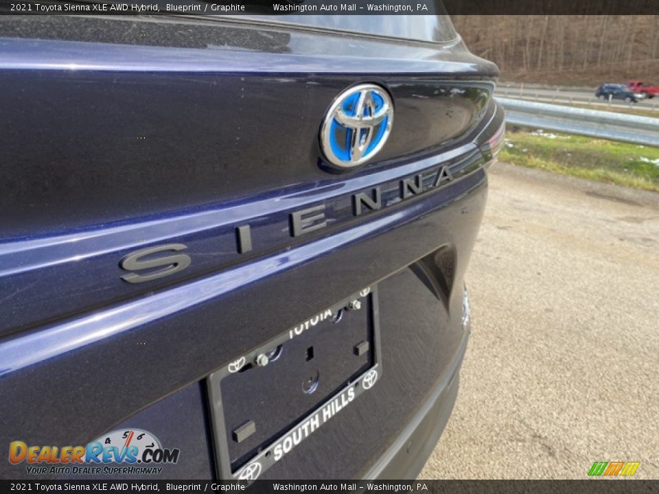 2021 Toyota Sienna XLE AWD Hybrid Blueprint / Graphite Photo #33