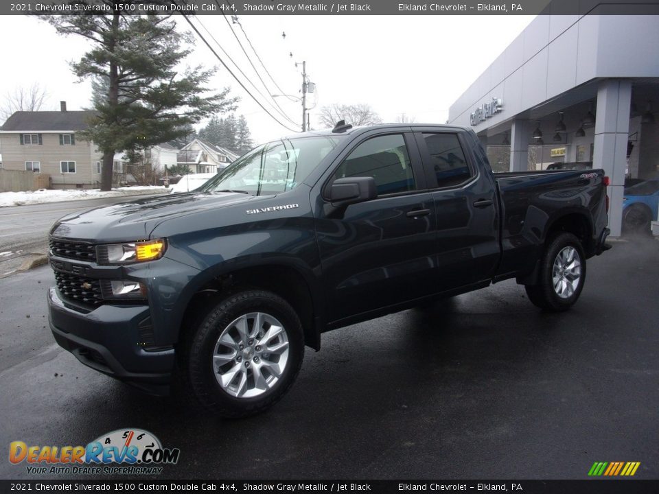 Front 3/4 View of 2021 Chevrolet Silverado 1500 Custom Double Cab 4x4 Photo #1