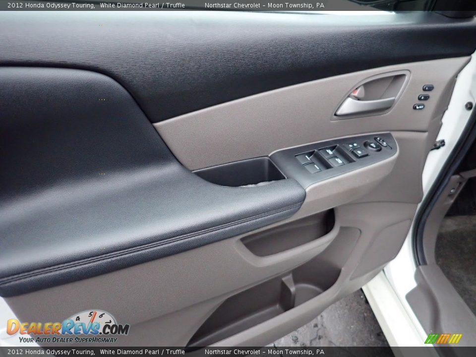 2012 Honda Odyssey Touring White Diamond Pearl / Truffle Photo #24