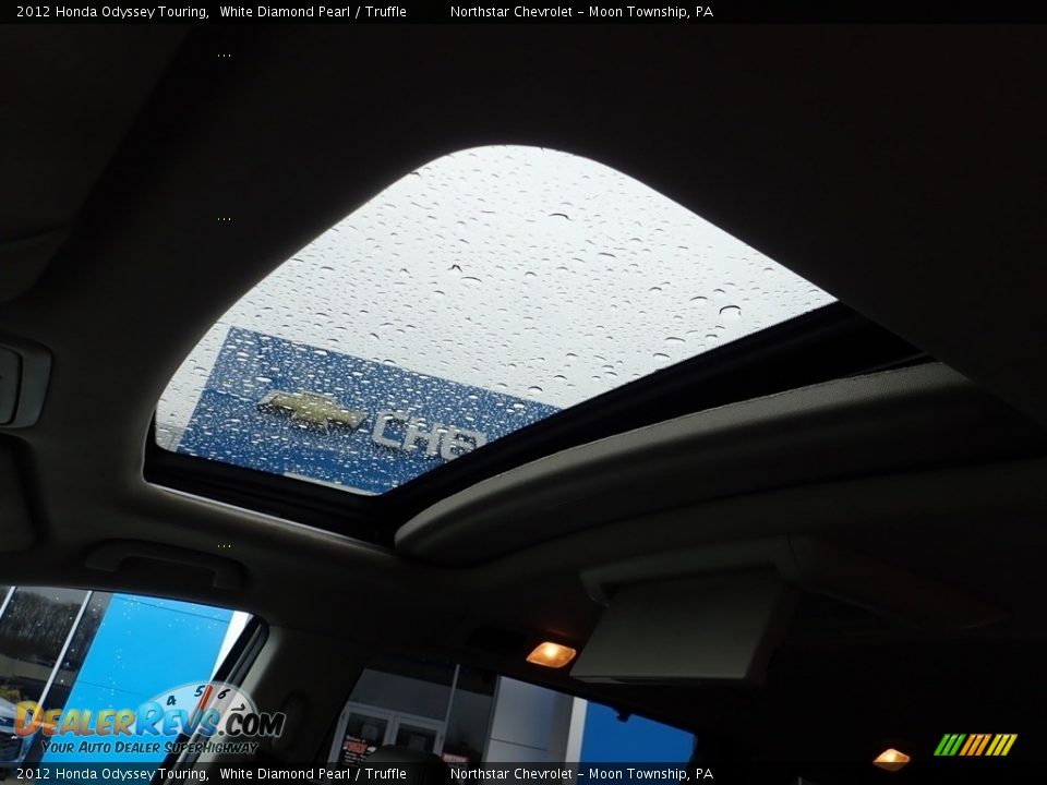 2012 Honda Odyssey Touring White Diamond Pearl / Truffle Photo #25