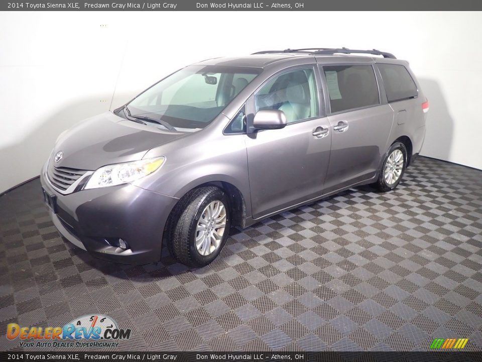 2014 Toyota Sienna XLE Predawn Gray Mica / Light Gray Photo #12