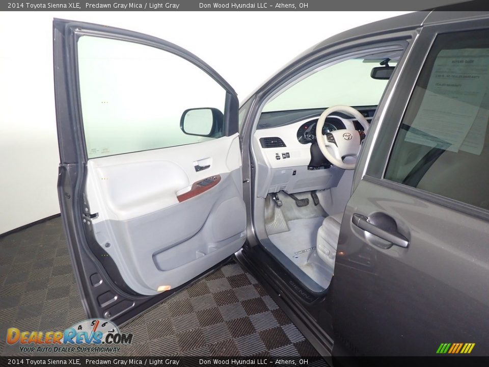 2014 Toyota Sienna XLE Predawn Gray Mica / Light Gray Photo #23