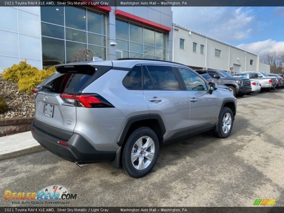 2021 Toyota RAV4 XLE AWD Silver Sky Metallic / Light Gray Photo #14