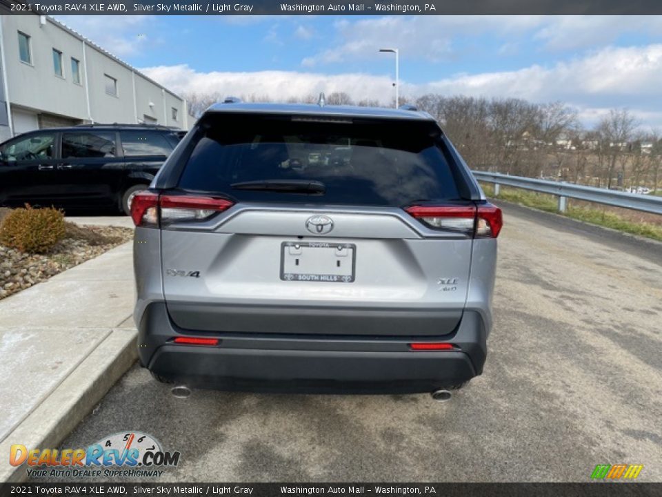 2021 Toyota RAV4 XLE AWD Silver Sky Metallic / Light Gray Photo #15