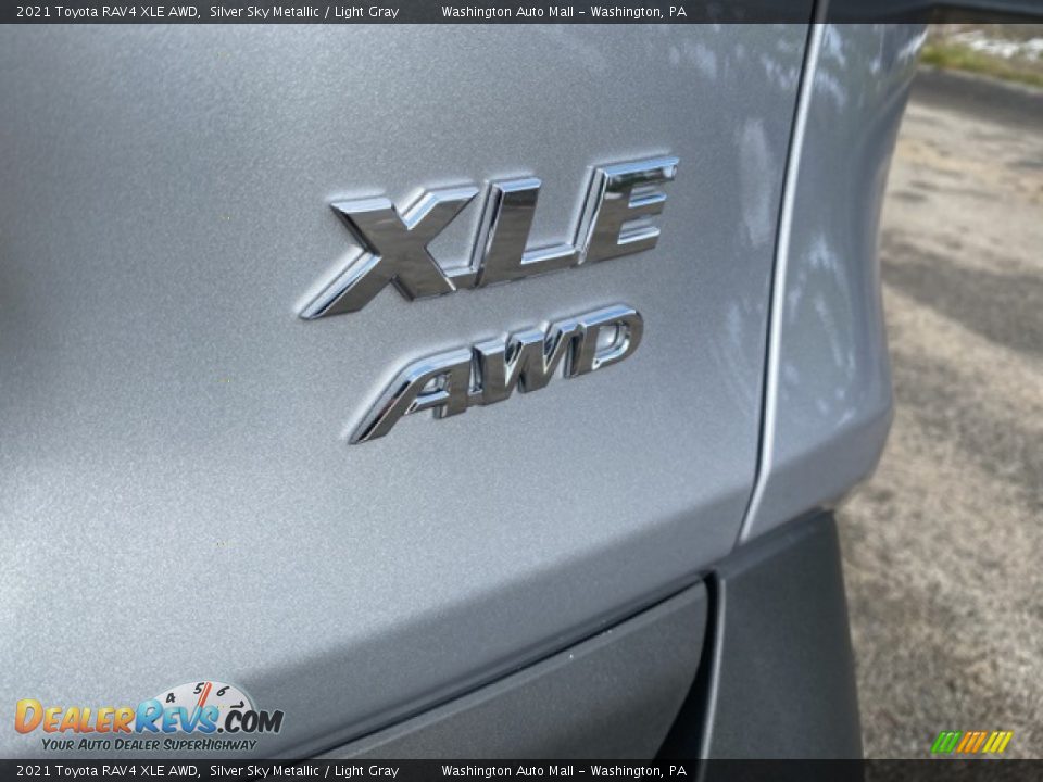 2021 Toyota RAV4 XLE AWD Silver Sky Metallic / Light Gray Photo #23