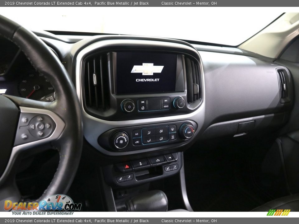 Controls of 2019 Chevrolet Colorado LT Extended Cab 4x4 Photo #10