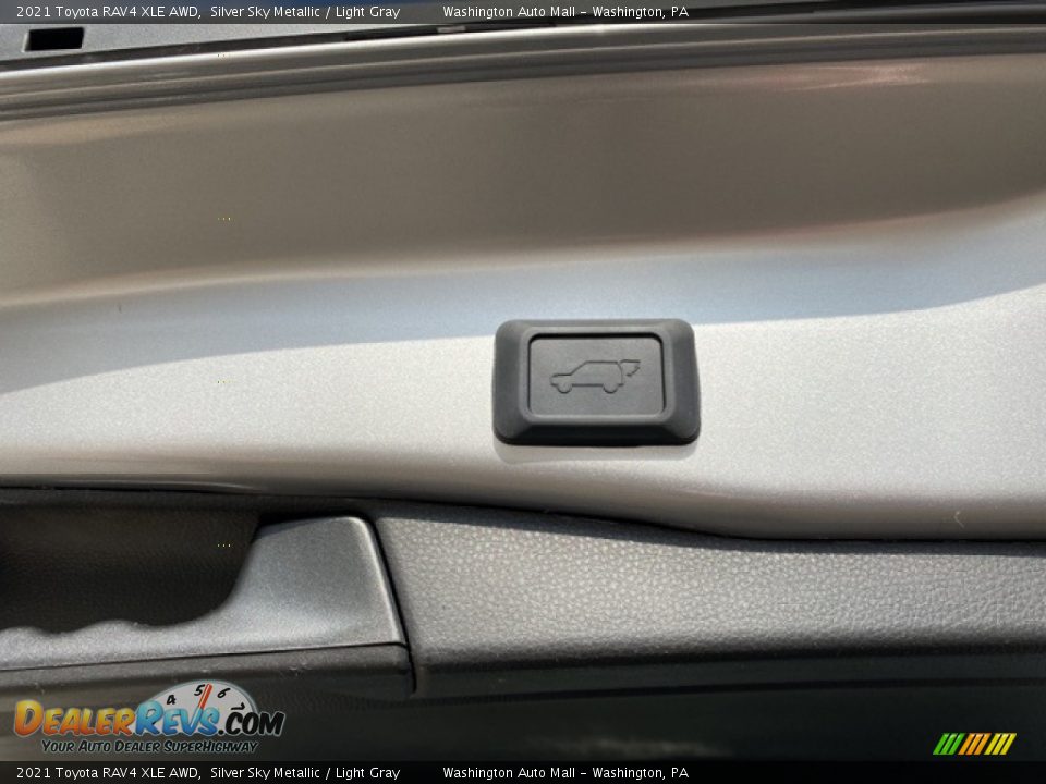 2021 Toyota RAV4 XLE AWD Silver Sky Metallic / Light Gray Photo #31