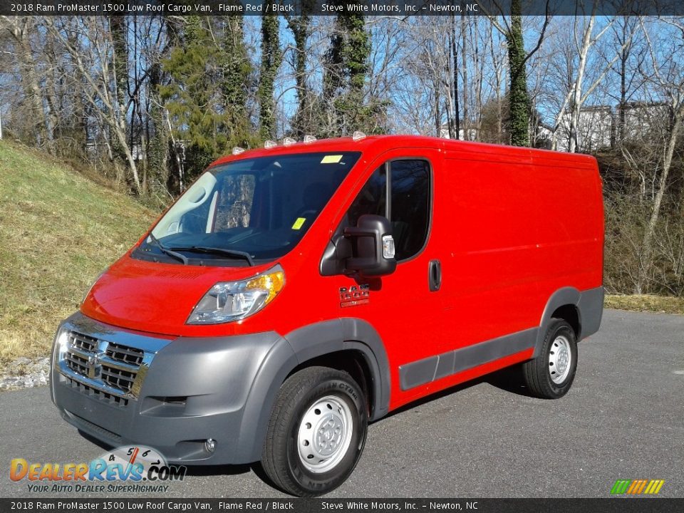 Front 3/4 View of 2018 Ram ProMaster 1500 Low Roof Cargo Van Photo #3