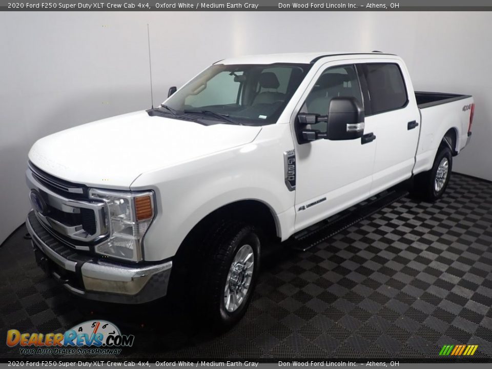 2020 Ford F250 Super Duty XLT Crew Cab 4x4 Oxford White / Medium Earth Gray Photo #9