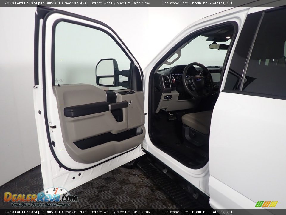 2020 Ford F250 Super Duty XLT Crew Cab 4x4 Oxford White / Medium Earth Gray Photo #21