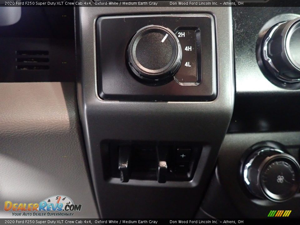 2020 Ford F250 Super Duty XLT Crew Cab 4x4 Oxford White / Medium Earth Gray Photo #33