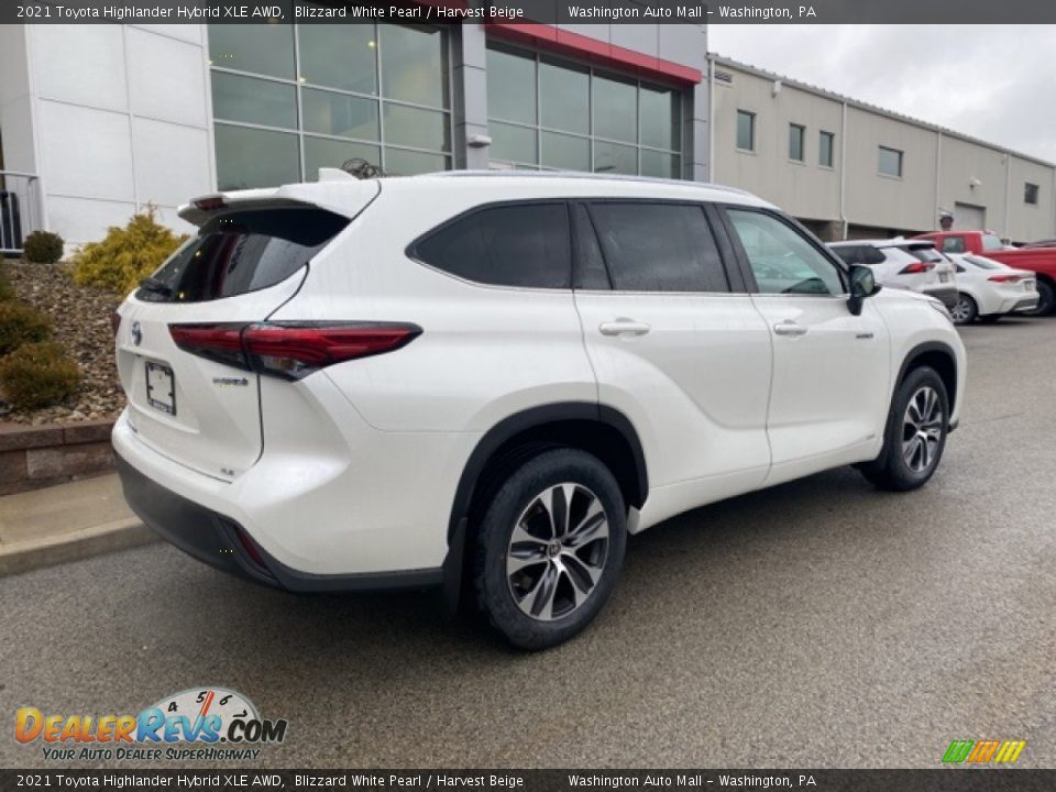 2021 Toyota Highlander Hybrid XLE AWD Blizzard White Pearl / Harvest Beige Photo #15