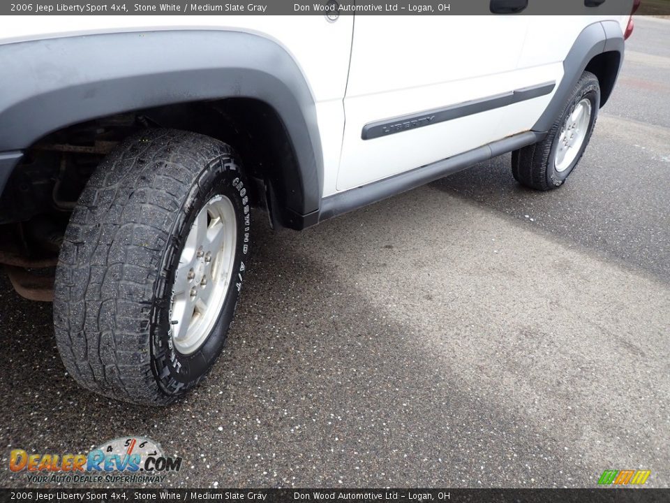 2006 Jeep Liberty Sport 4x4 Stone White / Medium Slate Gray Photo #9