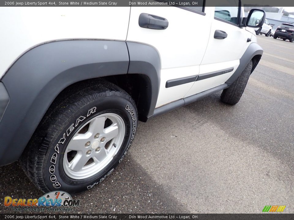 2006 Jeep Liberty Sport 4x4 Stone White / Medium Slate Gray Photo #16