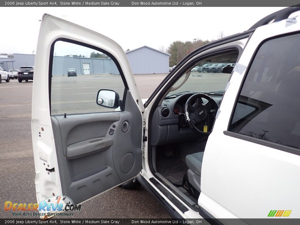 2006 Jeep Liberty Sport 4x4 Stone White / Medium Slate Gray Photo #18