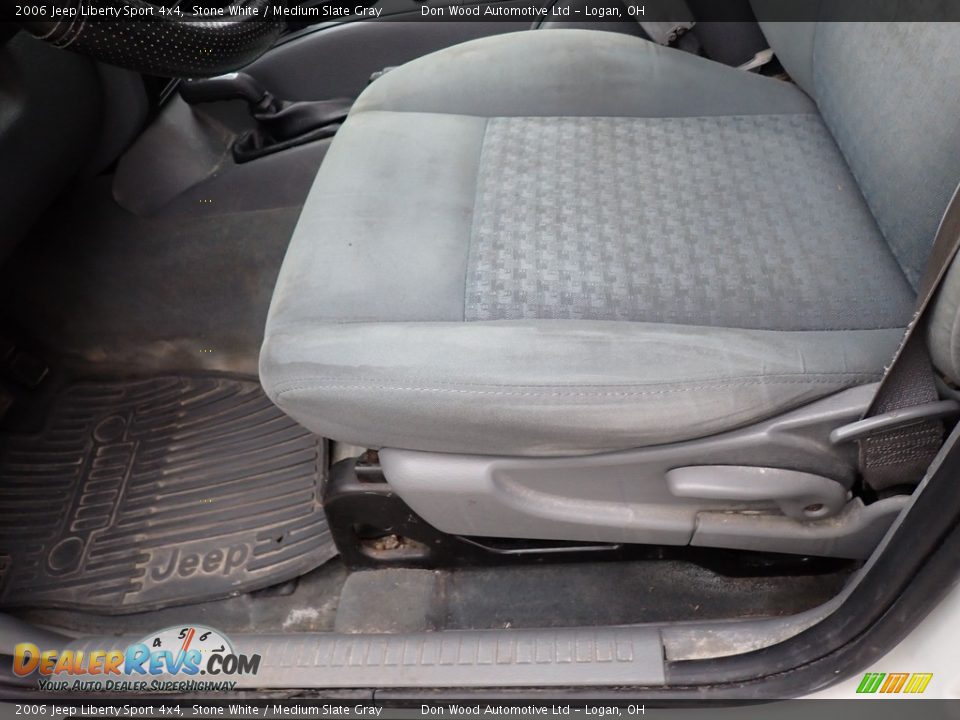 2006 Jeep Liberty Sport 4x4 Stone White / Medium Slate Gray Photo #20