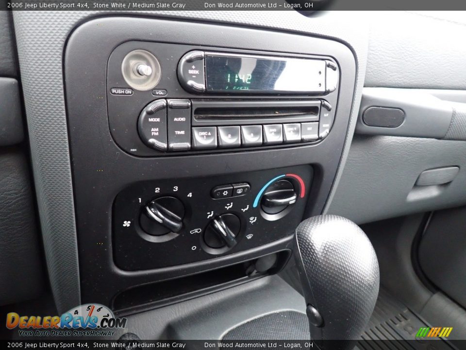 2006 Jeep Liberty Sport 4x4 Stone White / Medium Slate Gray Photo #30