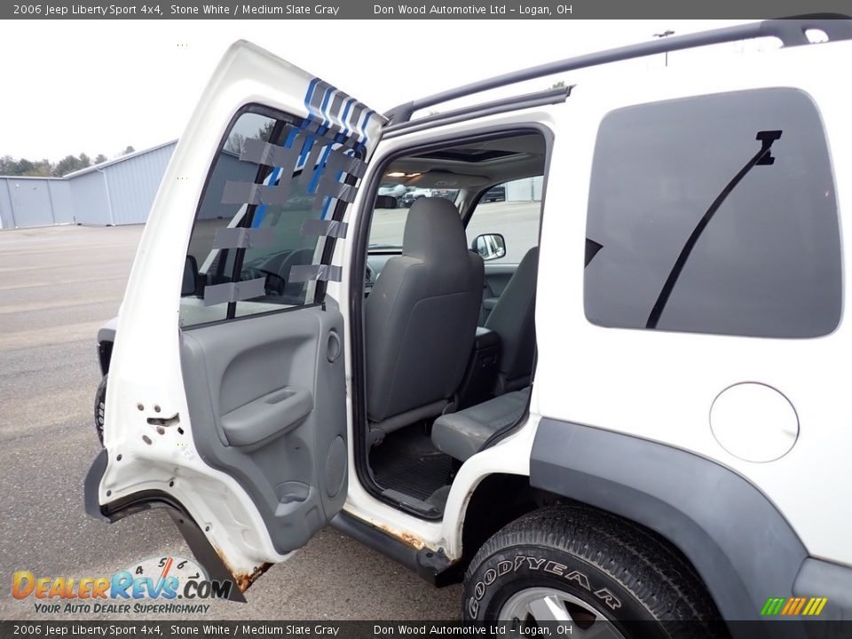 2006 Jeep Liberty Sport 4x4 Stone White / Medium Slate Gray Photo #32