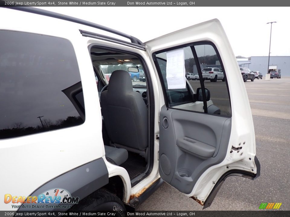 2006 Jeep Liberty Sport 4x4 Stone White / Medium Slate Gray Photo #35