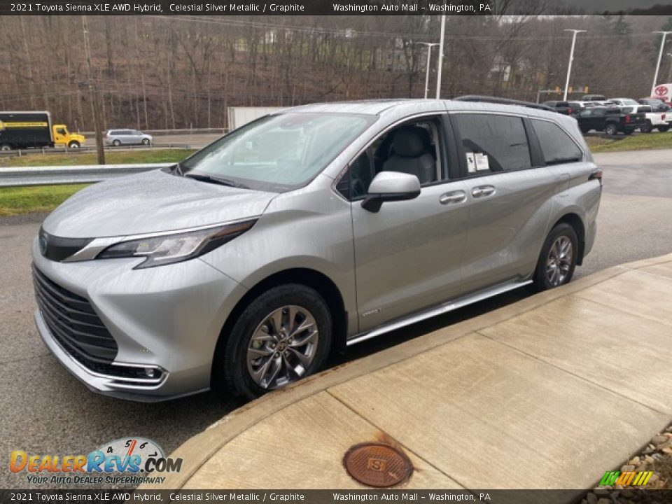 Front 3/4 View of 2021 Toyota Sienna XLE AWD Hybrid Photo #13