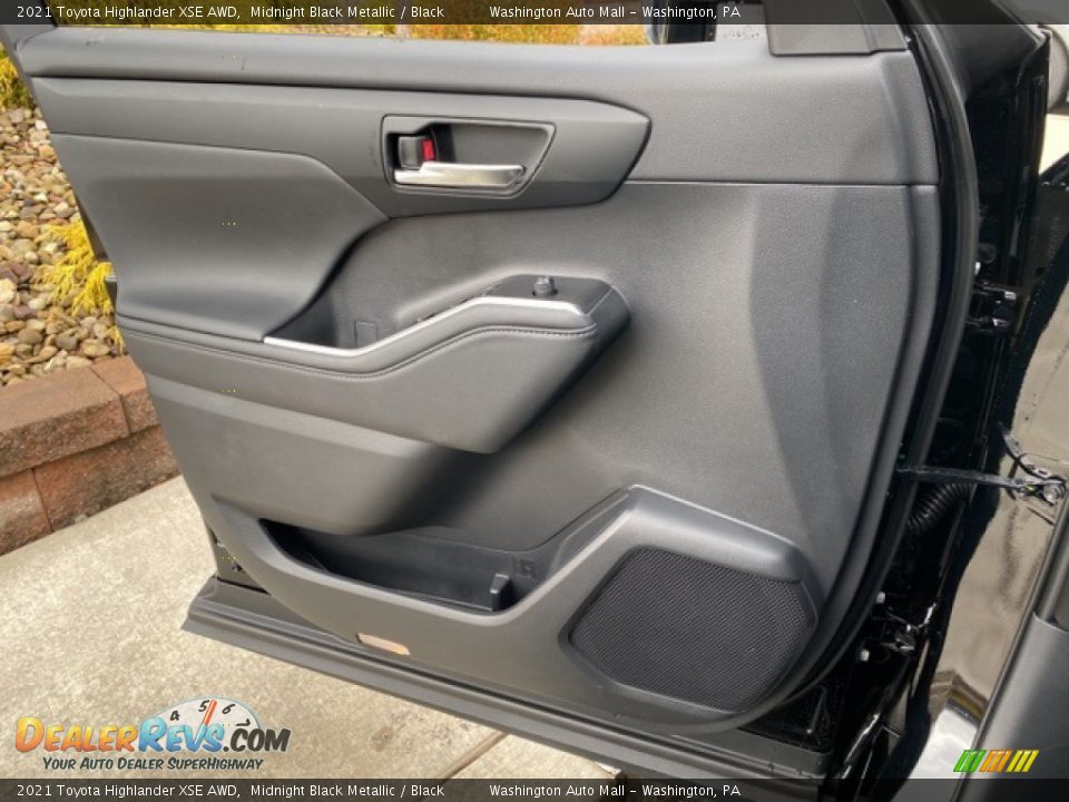 Door Panel of 2021 Toyota Highlander XSE AWD Photo #22