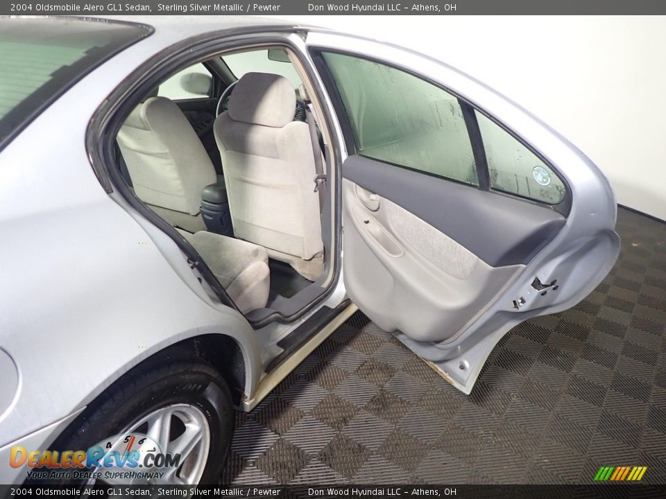 2004 Oldsmobile Alero GL1 Sedan Sterling Silver Metallic / Pewter Photo #24