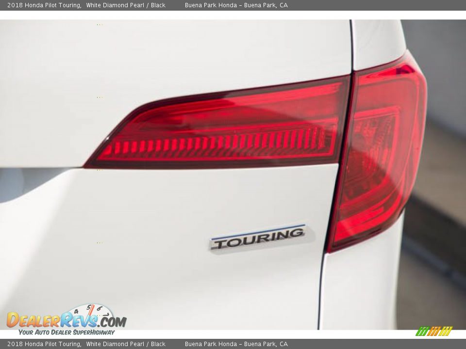 2018 Honda Pilot Touring Logo Photo #11