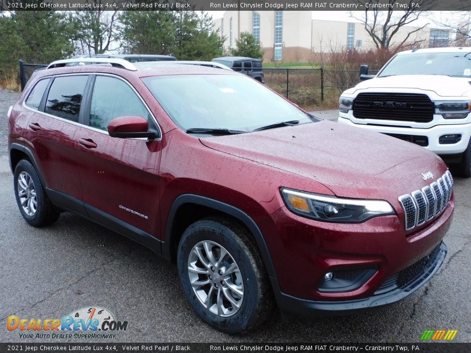 Front 3/4 View of 2021 Jeep Cherokee Latitude Lux 4x4 Photo #3