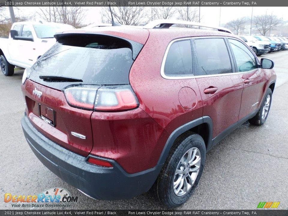 2021 Jeep Cherokee Latitude Lux 4x4 Velvet Red Pearl / Black Photo #5