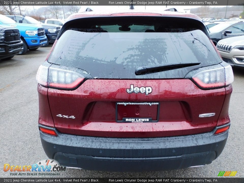 2021 Jeep Cherokee Latitude Lux 4x4 Velvet Red Pearl / Black Photo #6