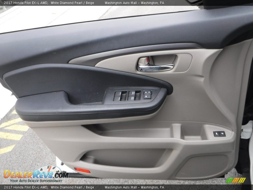 Door Panel of 2017 Honda Pilot EX-L AWD Photo #10