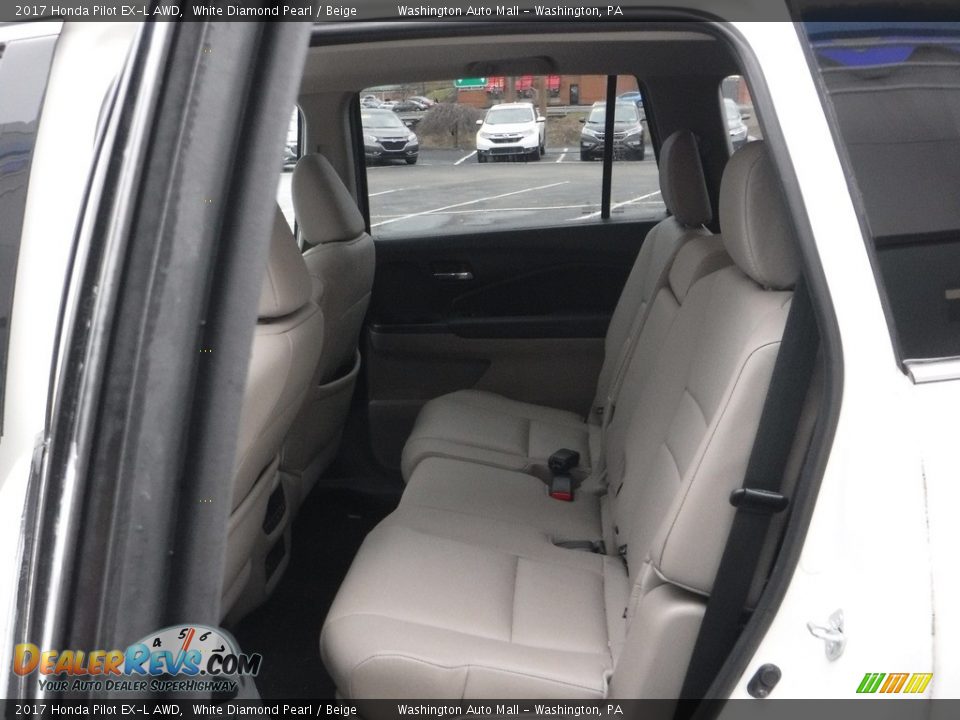 Rear Seat of 2017 Honda Pilot EX-L AWD Photo #24