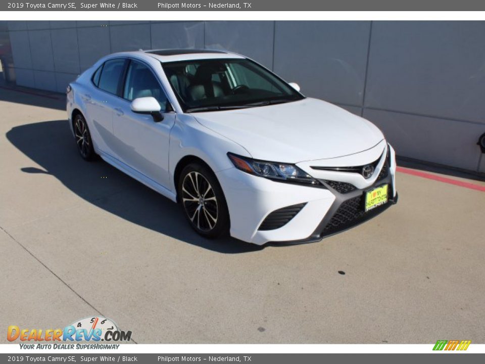 2019 Toyota Camry SE Super White / Black Photo #2
