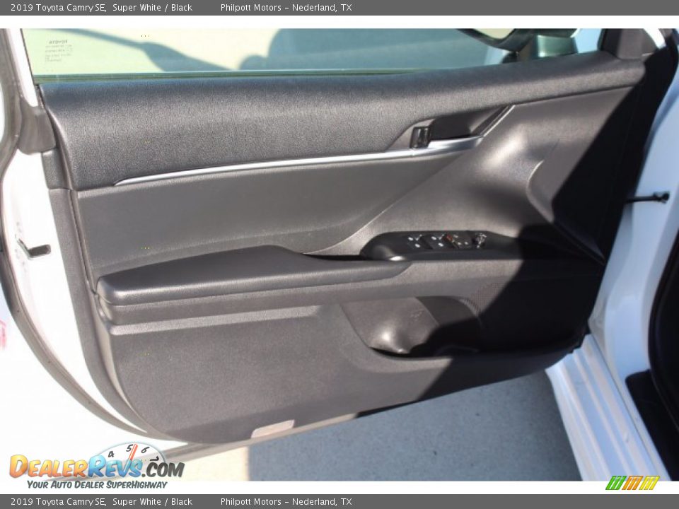 2019 Toyota Camry SE Super White / Black Photo #9